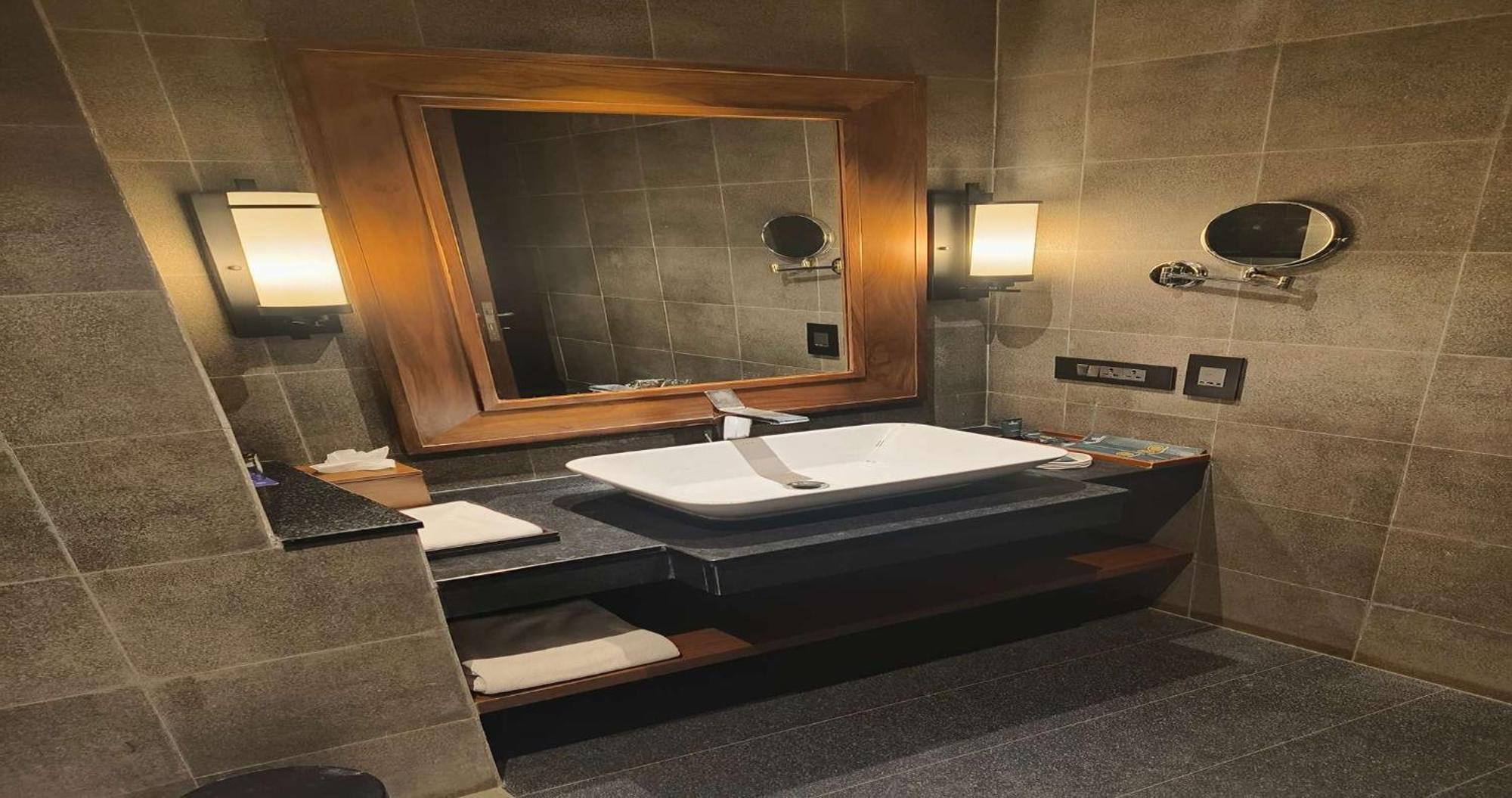 היידראבד The Golkonda Resort And Spa מראה חיצוני תמונה